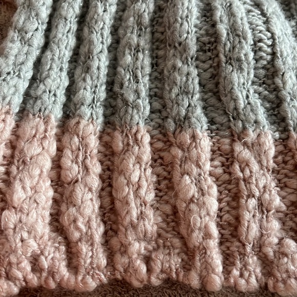 Hollister Gray/Pink scarf - Picture 3 of 4